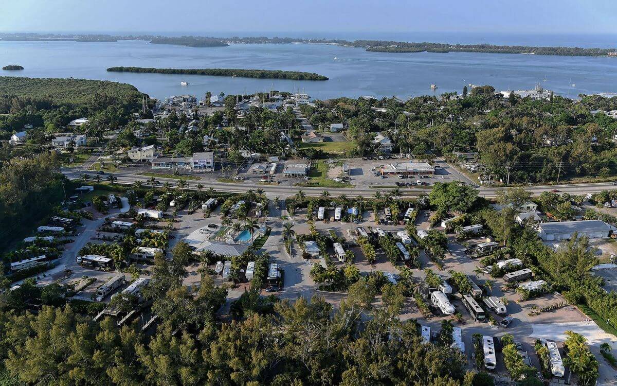 Welcome to Holiday Cove